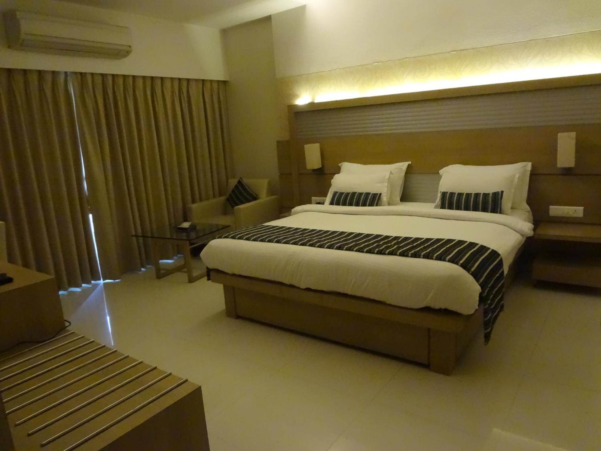 Hotel Galaxy Mumbai Exterior photo