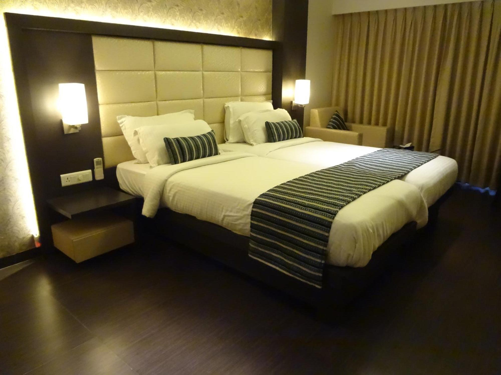 Hotel Galaxy Mumbai Exterior photo