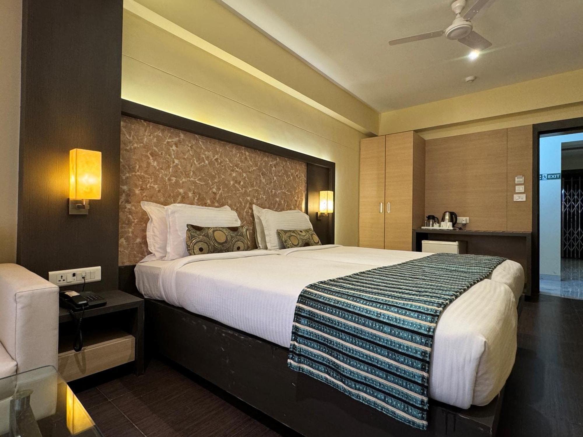 Hotel Galaxy Mumbai Exterior photo