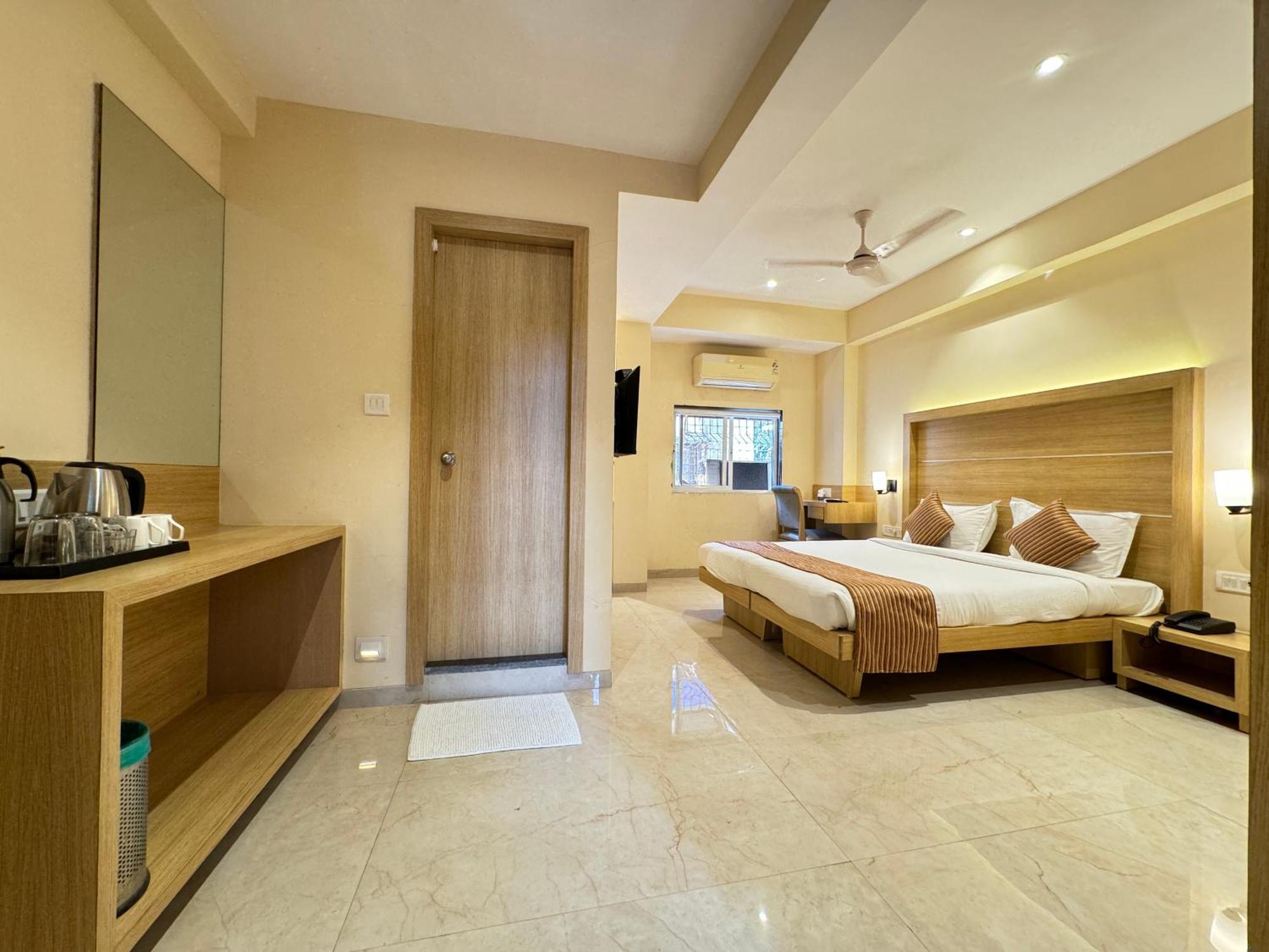 Hotel Galaxy Mumbai Exterior photo