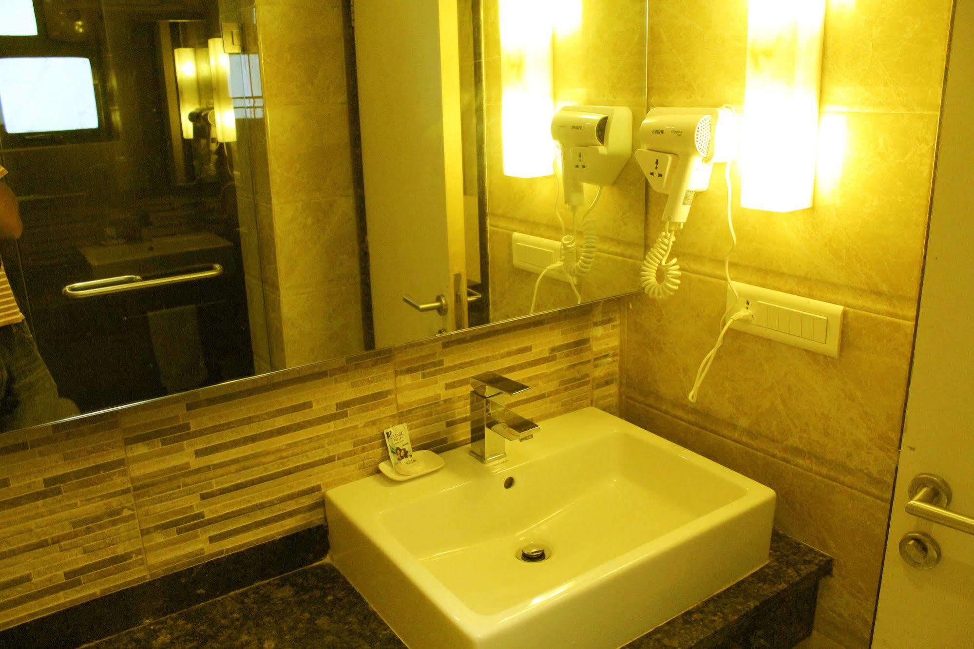 Hotel Galaxy Mumbai Exterior photo