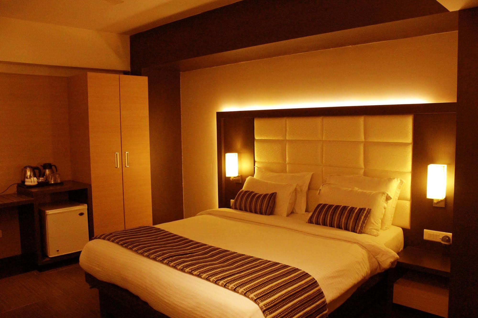 Hotel Galaxy Mumbai Exterior photo