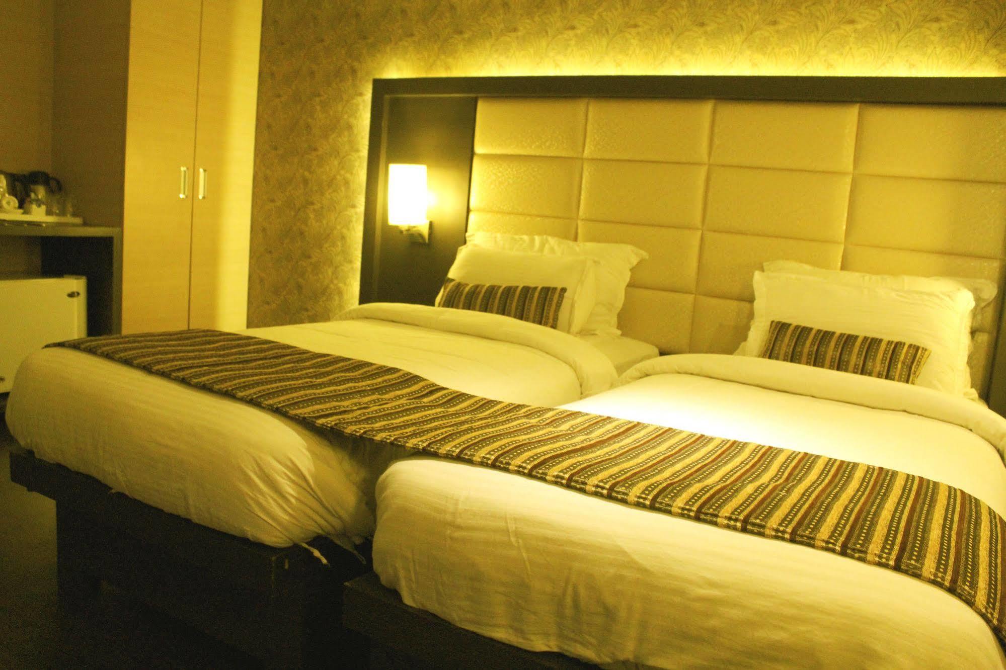 Hotel Galaxy Mumbai Exterior photo