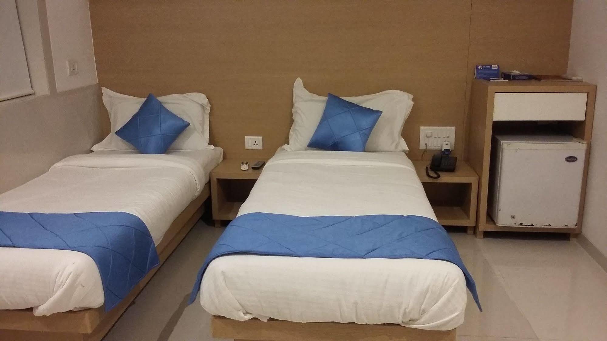 Hotel Galaxy Mumbai Exterior photo